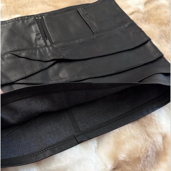 Black leather skirt - Picture 4 of 4